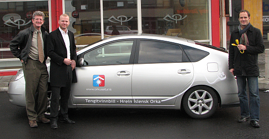 Felix with new PHEV-owner and driving.is organizer in Iceland Sept 2007